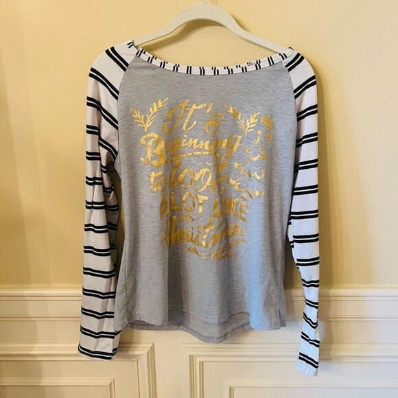 🎅 “It’s Beginning to Look a Lot Like Christmas” Top 🎅 - Picture 7 of 10